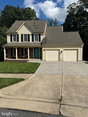 Attached, Exterior, Facade, Brick Facade, Farmhouse