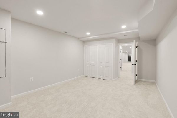 Empty room, Interior, Recessed Lighting
