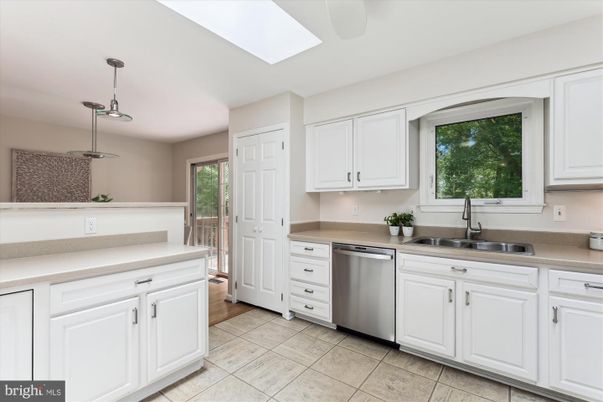 Interior, Kitchen, Pendant Lights, Stainless Steel Appliances