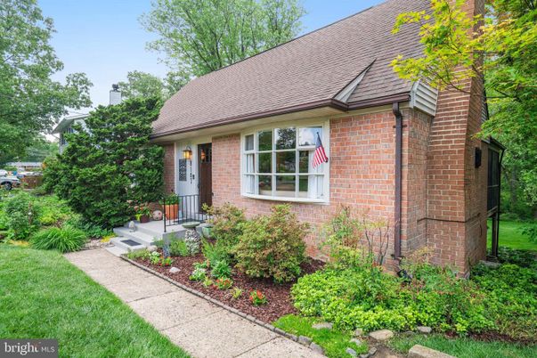 Exterior, Facade, Brick Facade, Cape Cod