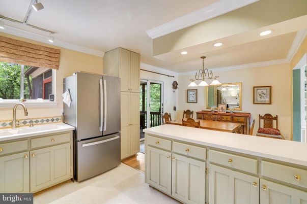 Dining room, Interior, Kitchen, Pendant Lights, Recessed Lighting, Wood Texture Flooring