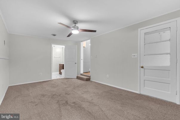 Empty room, Interior