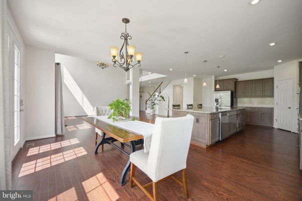 Chandelier, Dining room, Interior, Kitchen, Pendant Lights, Recessed Lighting, Wood Texture Flooring