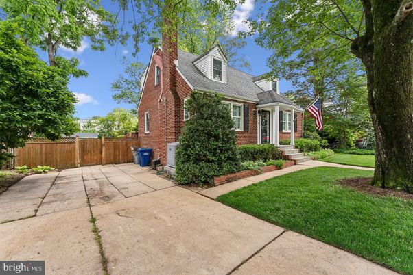 Exterior, Facade, Brick Facade, Cape Cod