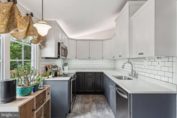 Interior, Kitchen, Pendant Lights, Wood Texture Flooring