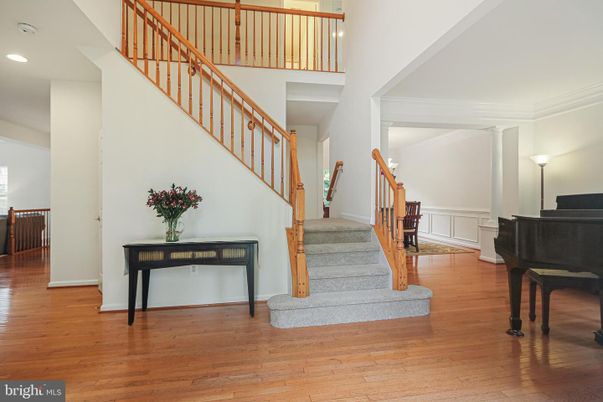 Interior, Piano, Recessed Lighting, Wood Texture Flooring