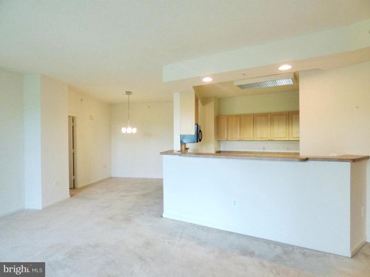 Empty room, Interior, Pendant Lights, Recessed Lighting