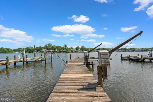 Exterior, Lake