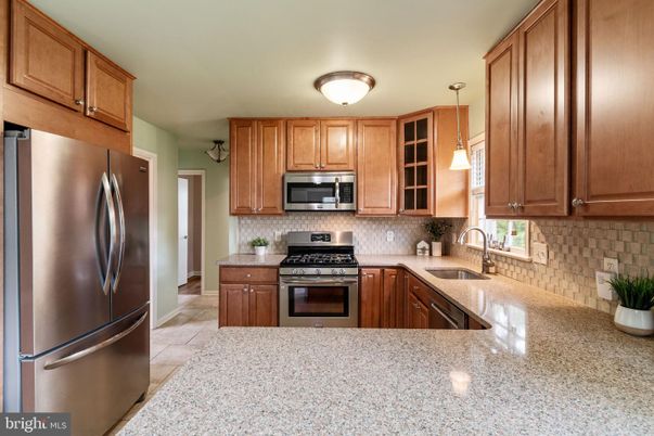 Interior, Kitchen, Pendant Lights, Stainless Steel Appliances
