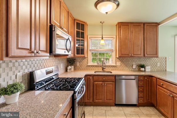 Interior, Kitchen, Pendant Lights, Stainless Steel Appliances