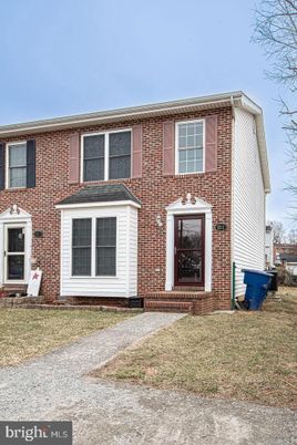 Exterior, Facade, Brick Facade, Georgian