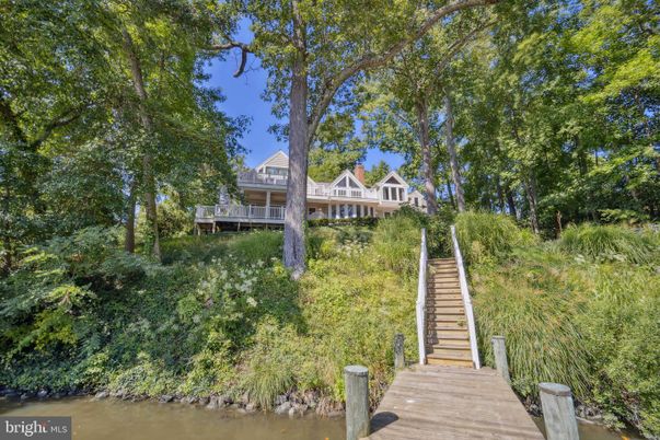 Exterior, Lake