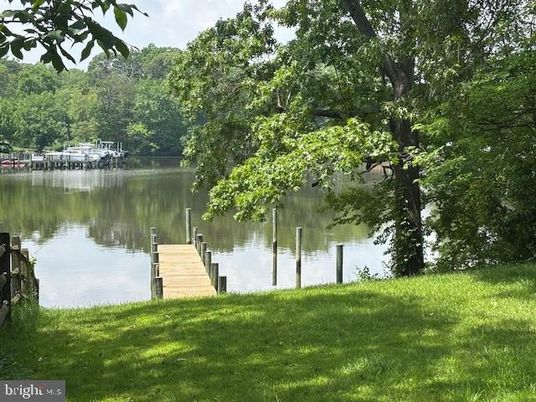 Exterior, Lake
