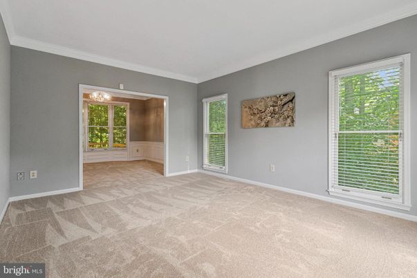 Empty room, Interior
