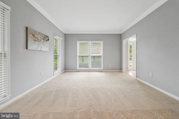 Empty room, Interior