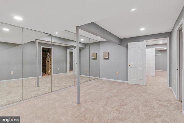 Empty room, Interior, Recessed Lighting