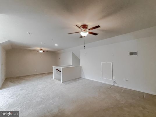 Empty room, Interior, Recessed Lighting