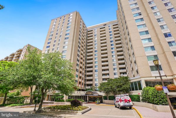 Exterior, Facade, Condo Building