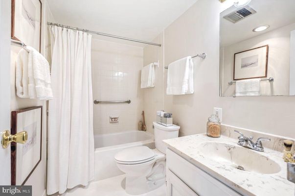 Bathroom, Interior, Recessed Lighting