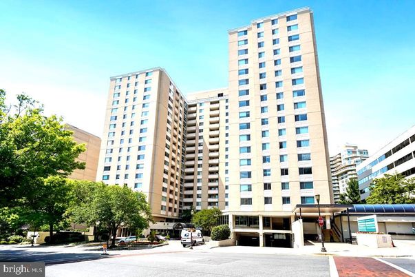 Exterior, Facade, Highrise