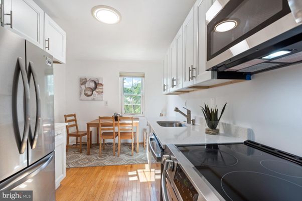 Dining room, Interior, Kitchen, Recessed Lighting, Wood Texture Flooring