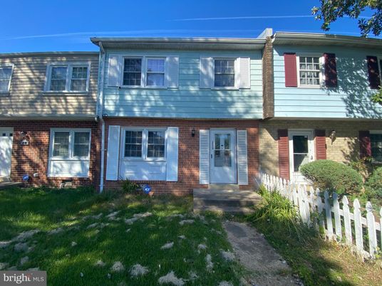Exterior, Facade, Brick Facade, Rowhouse