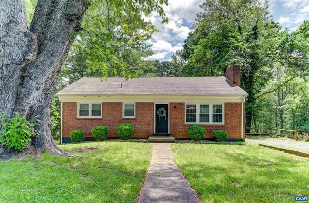 Exterior, Facade, Brick Facade, Cape Cod
