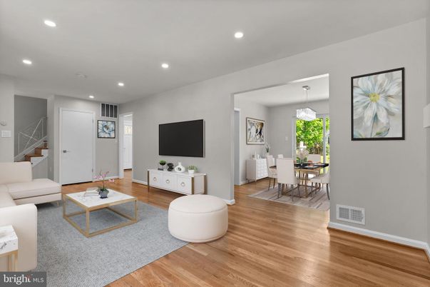 Chandelier, Dining room, Interior, Living room, Recessed Lighting, Wood Texture Flooring