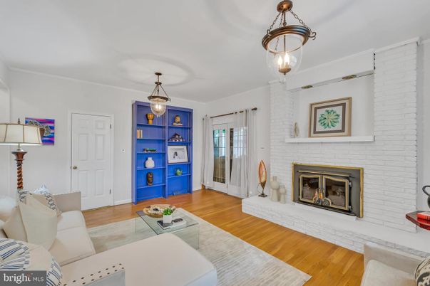 Fireplace, Interior, Living room, Pendant Lights, Stone Walls, Wood Texture Flooring