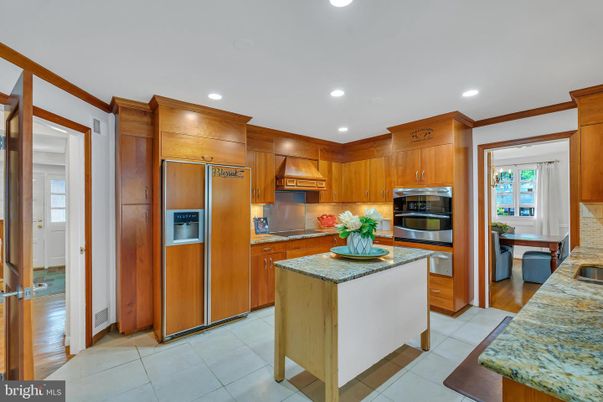 Dining room, Interior, Kitchen, Recessed Lighting, Stainless Steel Appliances