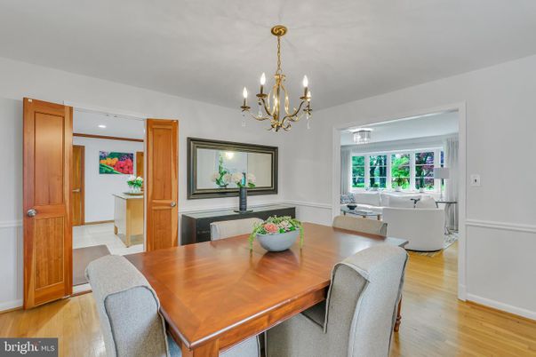 Chandelier, Dining room, Interior, Living room, Recessed Lighting, Wood Texture Flooring