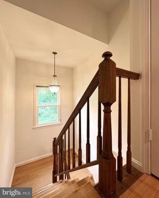 Interior, Pendant Lights, Wood Texture Flooring