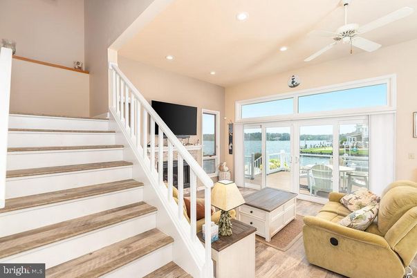 Interior, Living room, Recessed Lighting, Water, Wood Texture Flooring