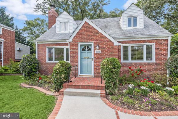 Exterior, Facade, Brick Facade, Cape Cod