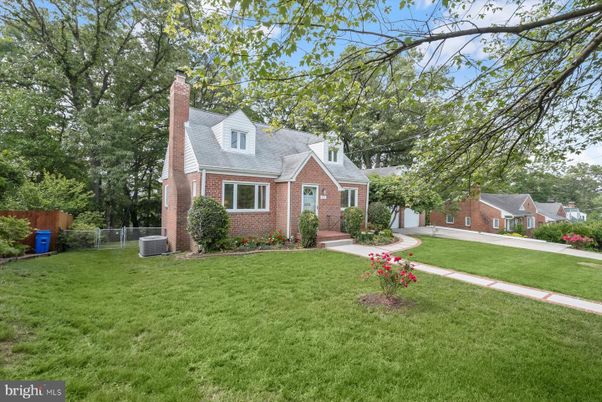 Exterior, Facade, Brick Facade, Cape Cod