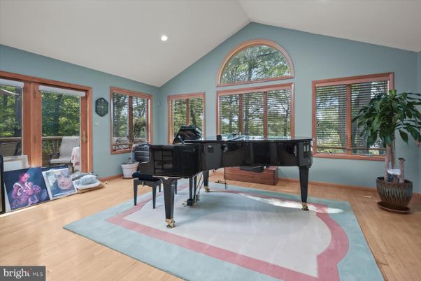 Interior, Piano, Recessed Lighting, Wood Texture Flooring