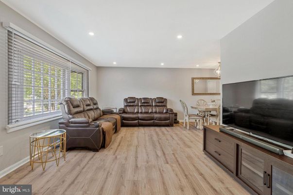 Dining room, Interior, Living room, Pendant Lights, Recessed Lighting, Wood Texture Flooring