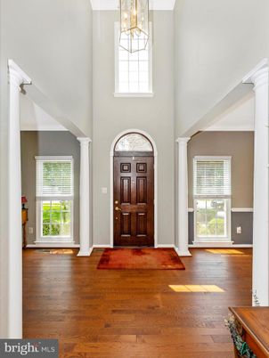 Interior, Pendant Lights, Wood Texture Flooring
