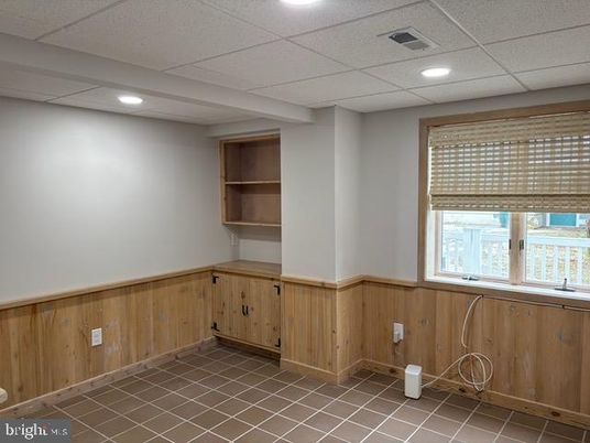 Empty room, Interior, Recessed Lighting, Wooden Walls