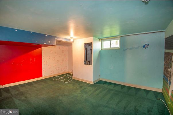 Empty room, Interior