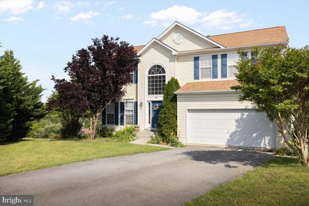 Attached, Exterior, Facade, Farmhouse