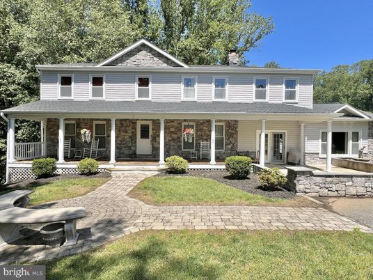 Exterior, Facade, Farmhouse