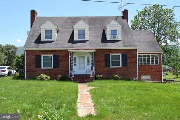 Exterior, Facade, Brick Facade, Cape Cod
