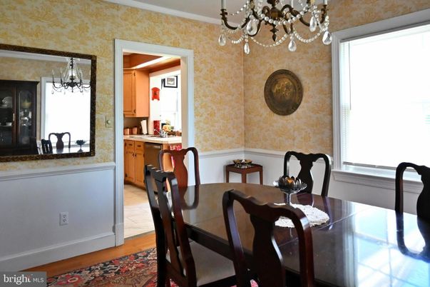 Chandelier, Dining room, Interior, Kitchen, Wood Texture Flooring