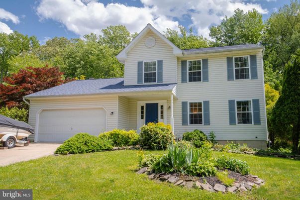 Attached, Exterior, Facade, Farmhouse