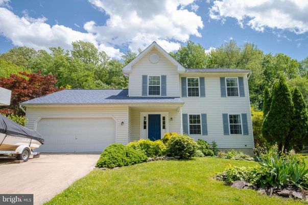 Attached, Exterior, Facade, Farmhouse