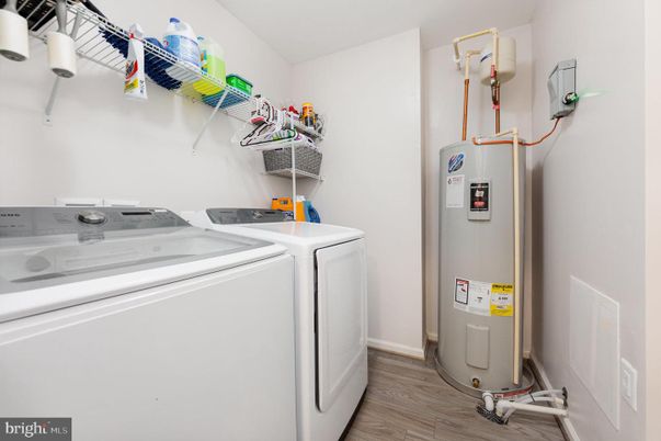 Interior, Washer, Wood Texture Flooring