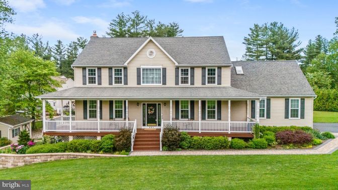 Exterior, Facade, Cape Cod