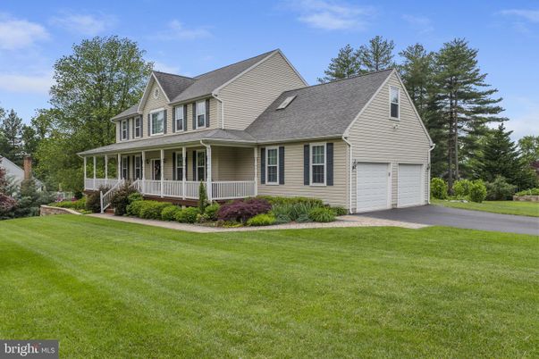 Attached, Exterior, Facade, Farmhouse