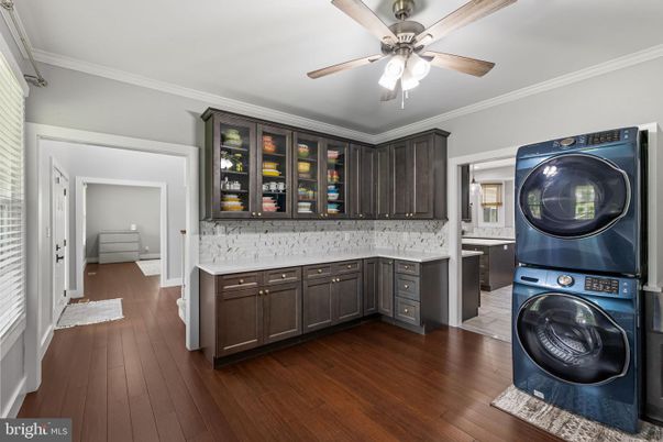 Interior, Kitchen, Utility Closets, Washer, Wood Texture Flooring
